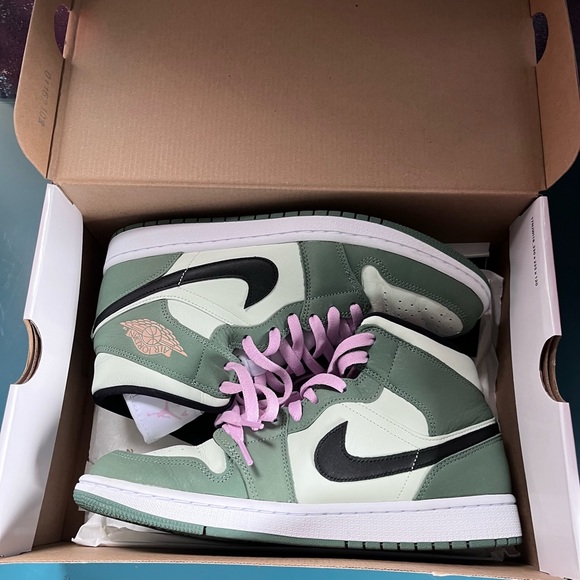 Nike Shoes - Women’s Air Jordan 1 Mid SE Dutch Green